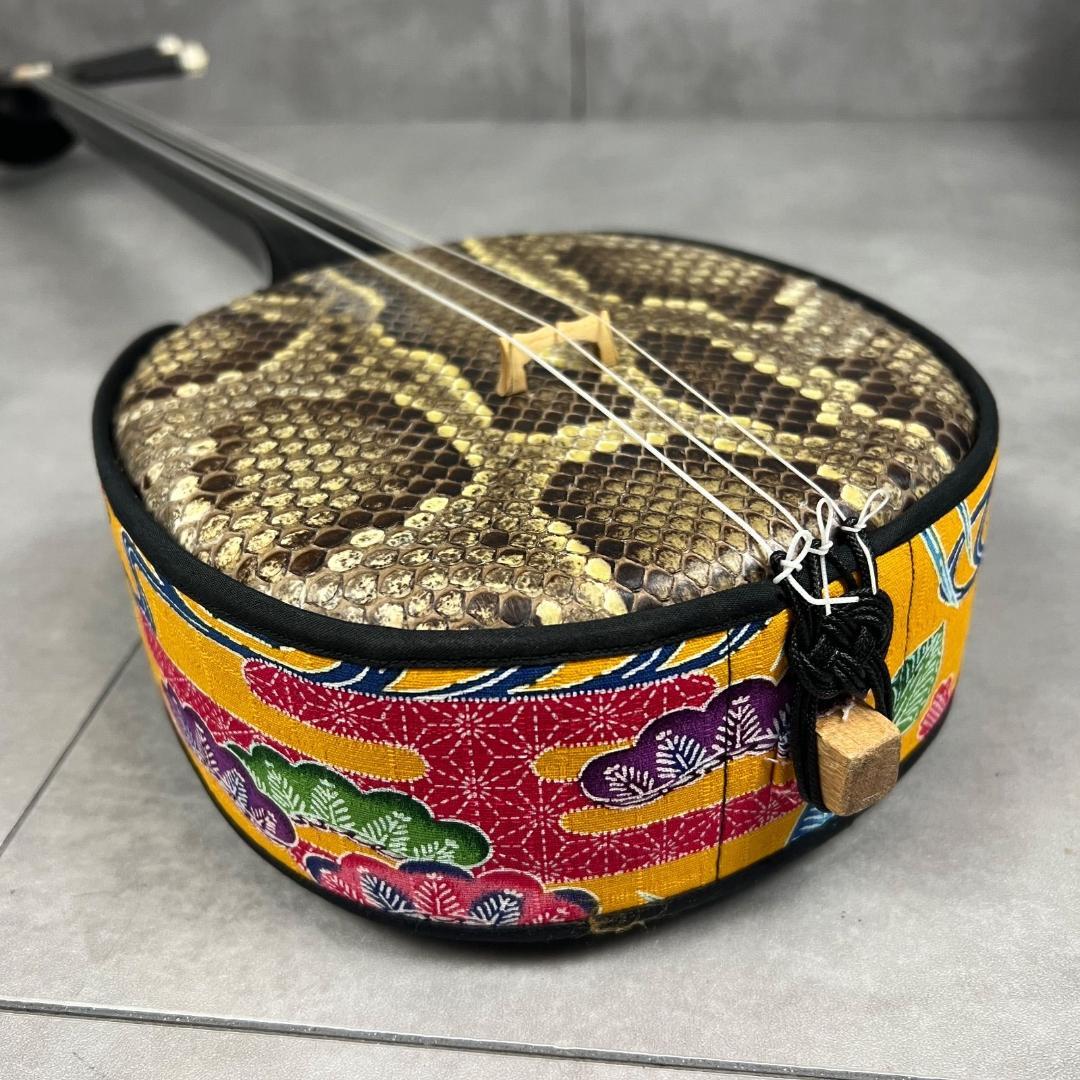 本蛇皮　沖縄三線　強化張り　全長約80cm　セミハードケース　へび　パイソン