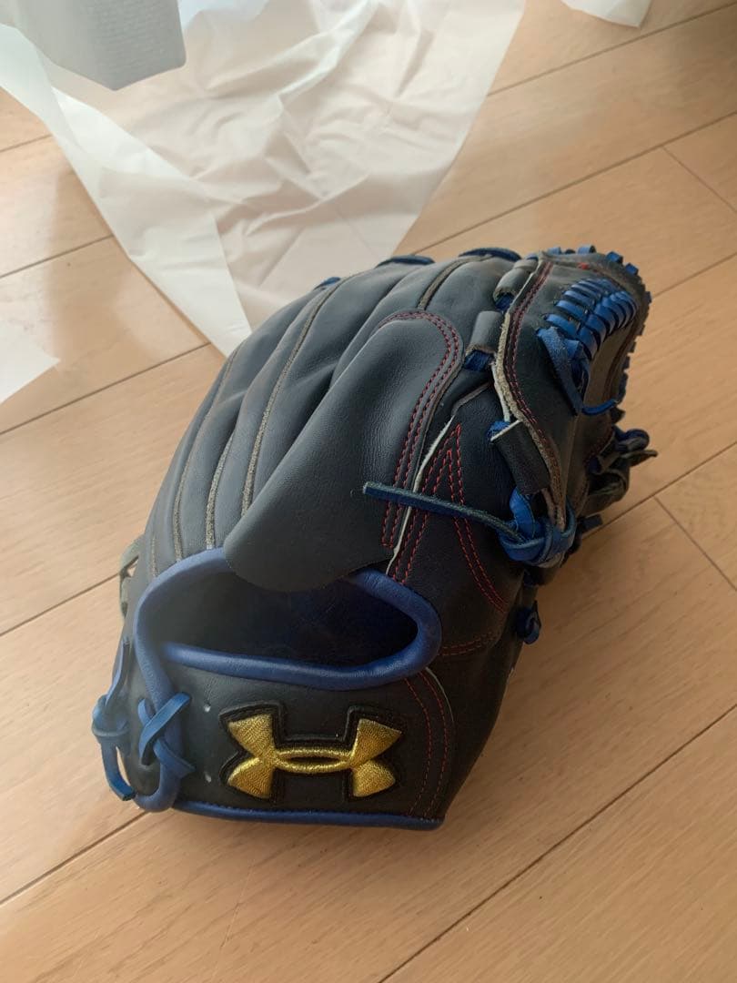 Under Armour 硬式グローブ 黒/青