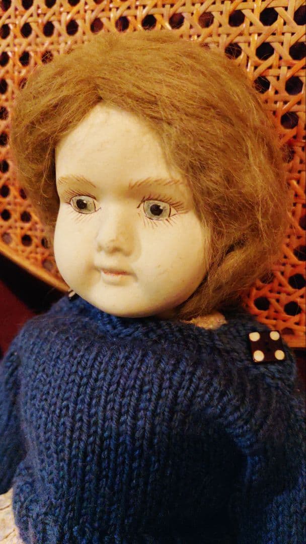 英国人形作家mary dean　左側 青のニットのこ