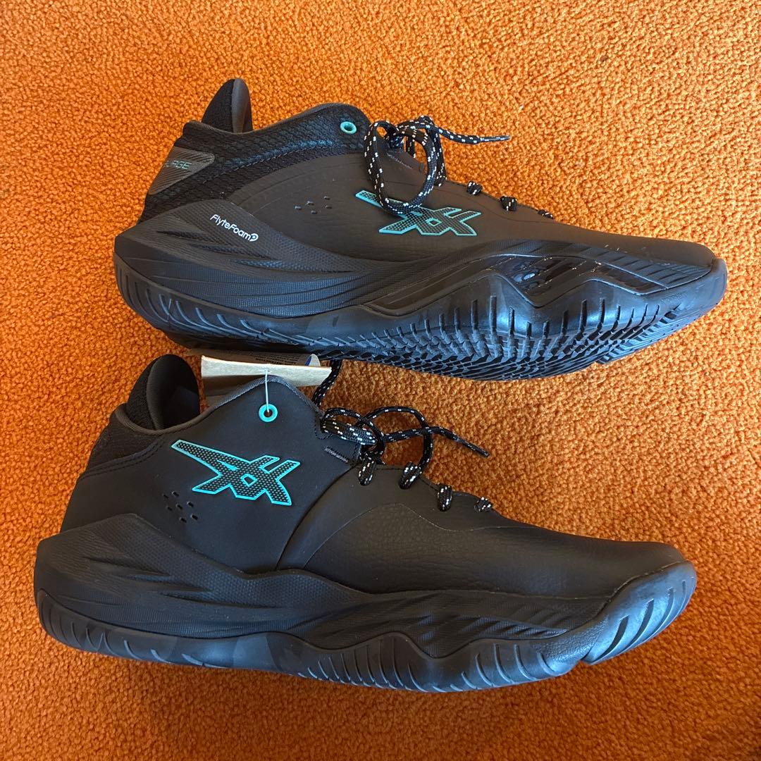 新品未使用ASICS NOVA SURGE LOW26.5 cmアシックスバスケ