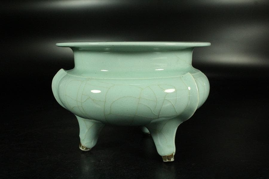 中国美術 袴腰 三足 青磁香炉(K-XA947)