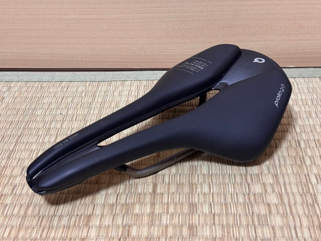PROLOGO NAGO R4 PAS サドル 147mm x 245mm