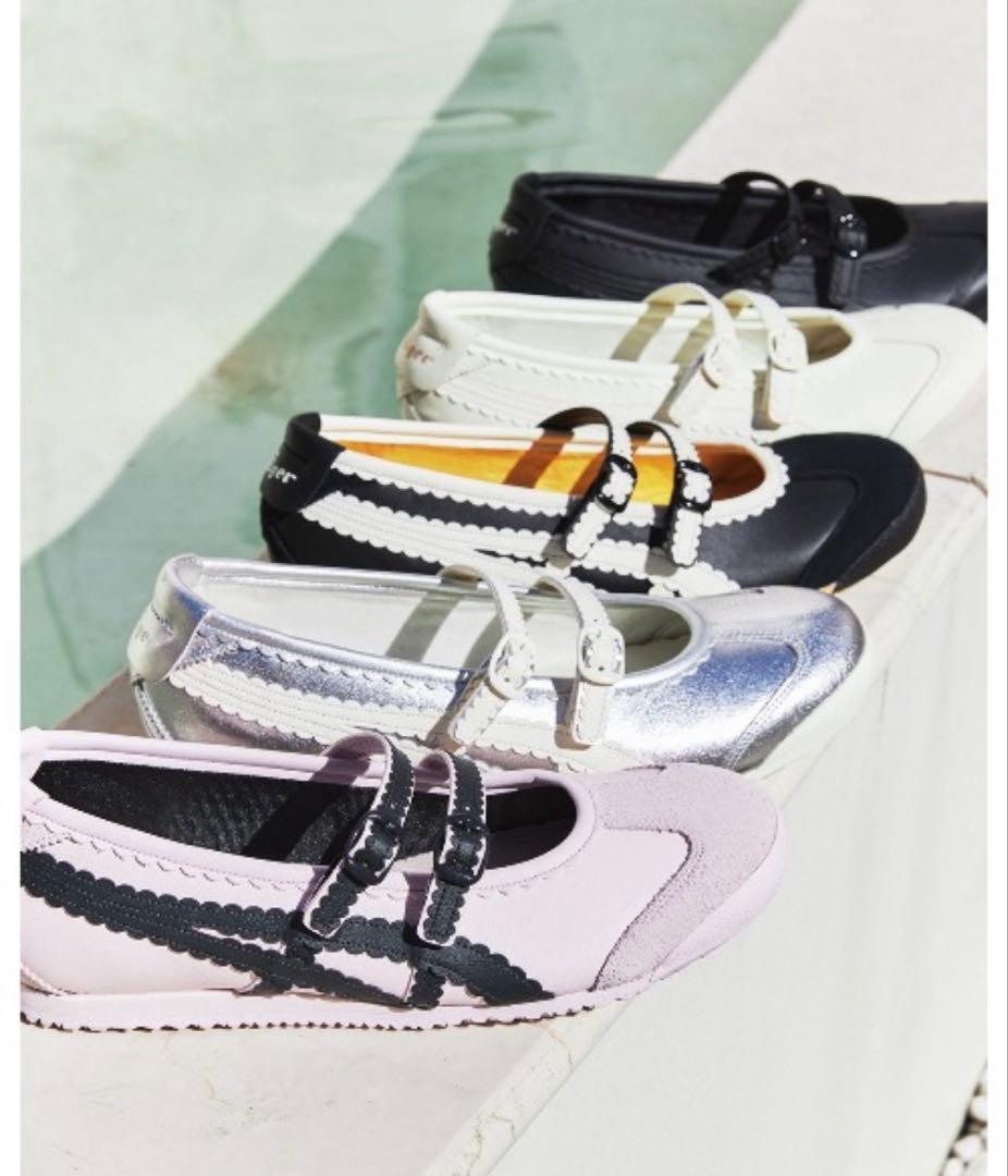 ブラック　ストラップ付き バレエシューズ