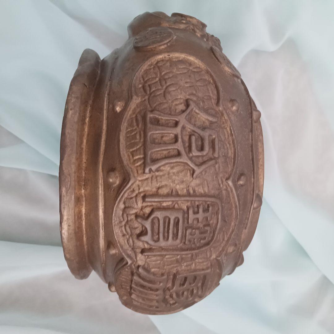 聚寶盆 意味合い: 聚寶盆は「財宝を集める秘宝器」として知られている