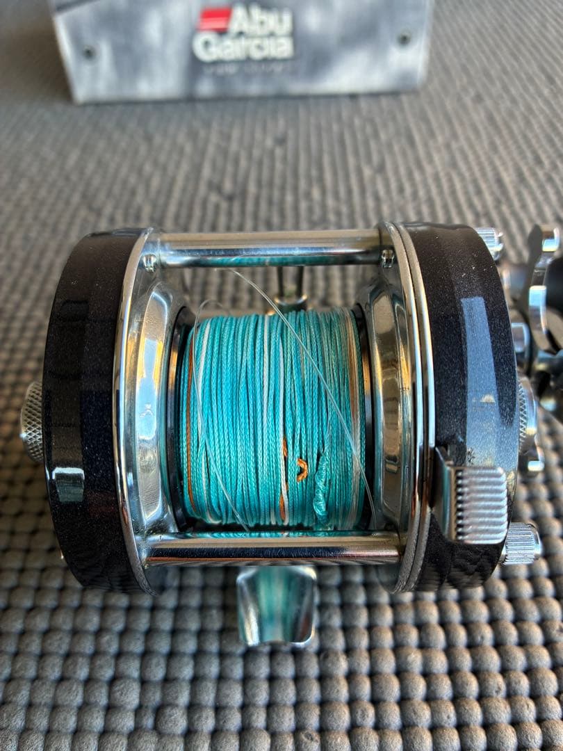 Abu Garcia 5500C PEARL BLACK ベイトリール