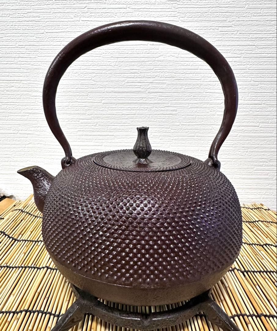 未使用品、付属品付　南部㐂州 喜州 (及川 喜徳)造　鍛治打袋鉉１５型　南部鉄瓶