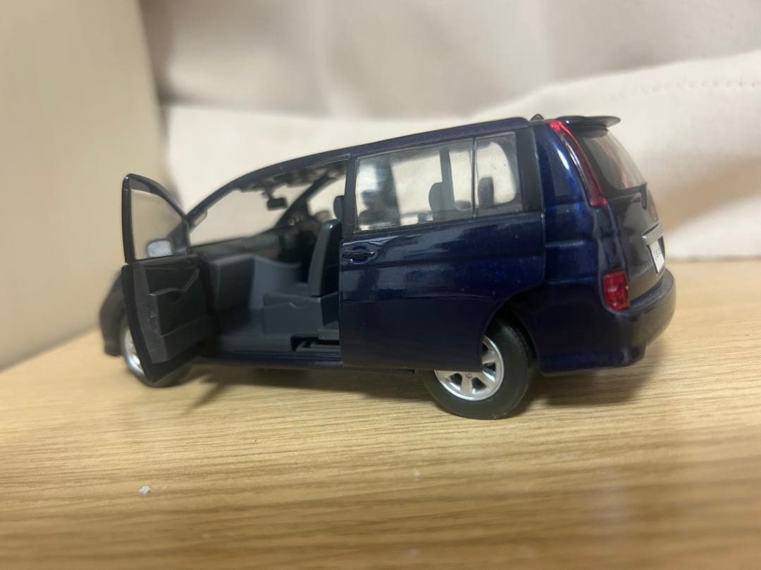 希少！1/30 トヨタアイシス カラーサンプルミニカー ブルー