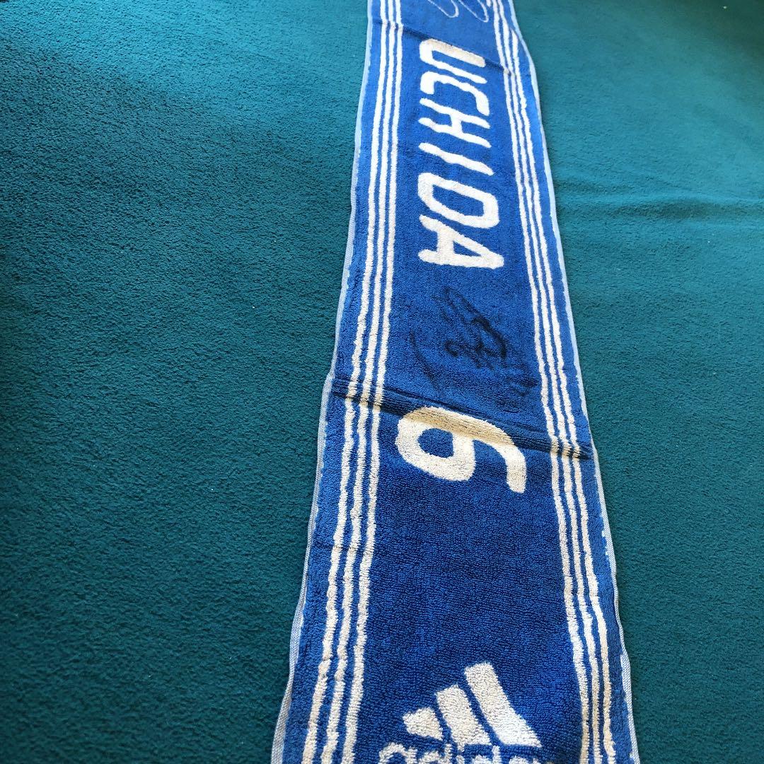 元日本代表、鹿島アントラーズ、シャルケ、内田篤人選手の直筆サイン入りタオルです。