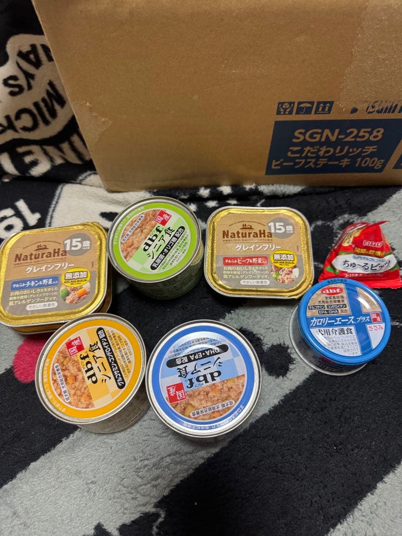 お買い得 シニア缶詰 デビフなど77缶と、ちゅーるビッツ5個と おまけ