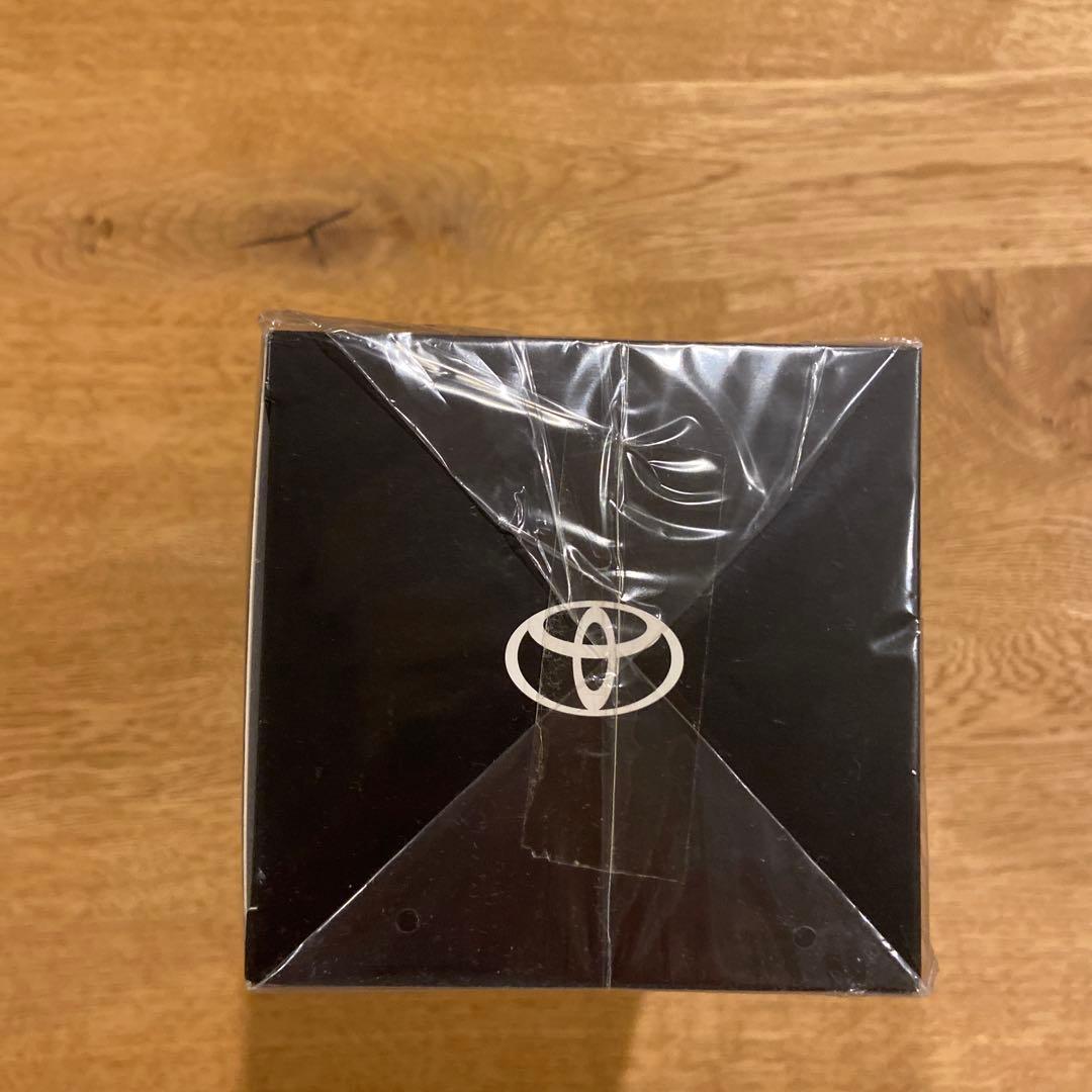 カローラクロス　ミニカー　1/30スケール　プラチナホワイトパールマイカ