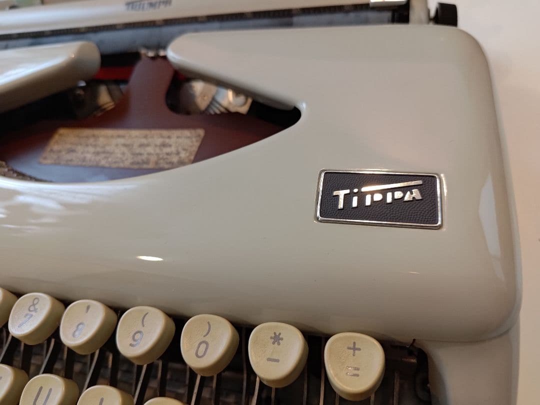 【完動品】TRIUMPH Tippa タイプライター（ドイツ製）ケース付き