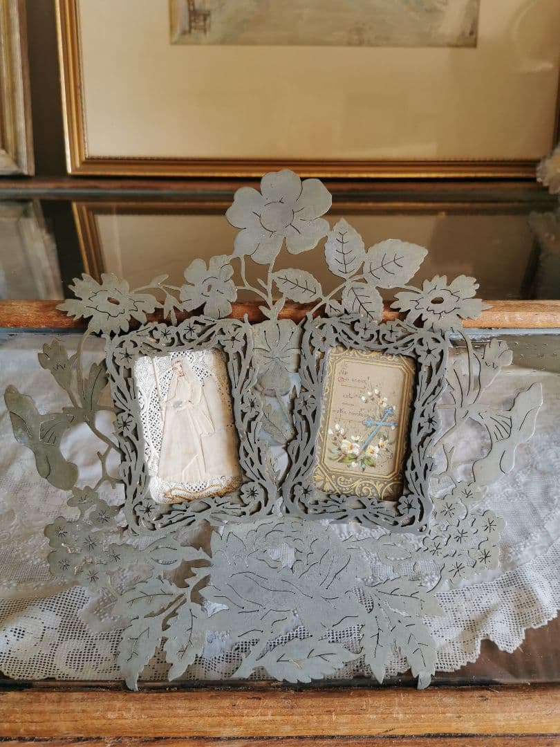 アンティーク ２枚ガラスフォトフレーム 花々の金属装飾 初聖体式&十字架カード