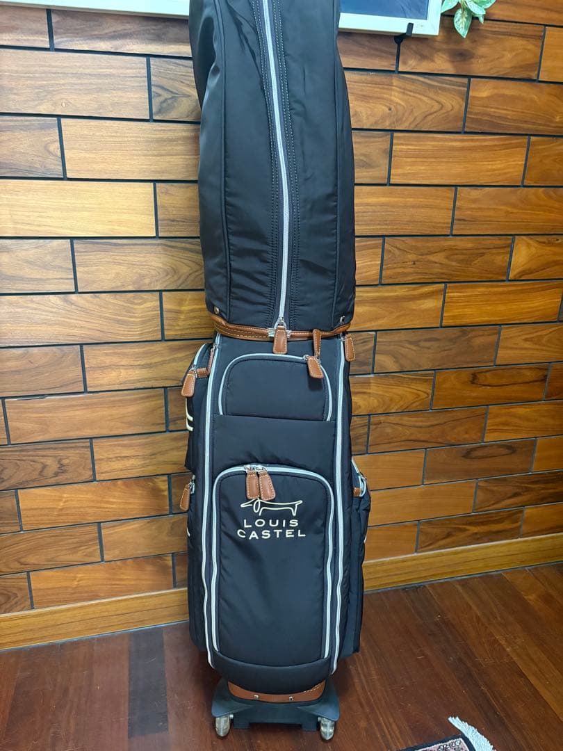 「LOUIS CASTEL」は韓国のNo1ゴルフウェアブランドです