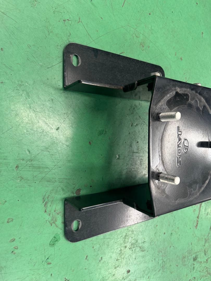 JB64 JB74 JC74 ジムニー スペアタイヤブラケット