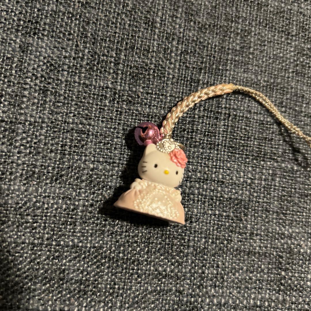 東京限定　ピューロランド　ハローキティ　ストラップ　薔薇ドレス