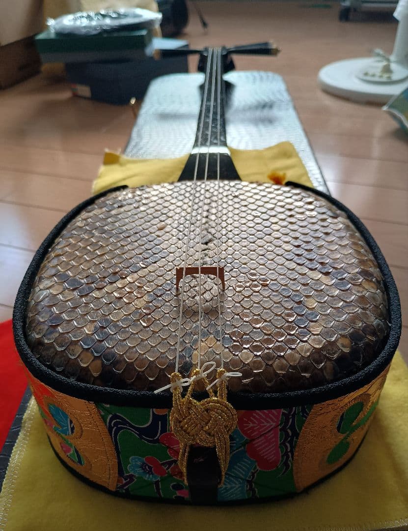 ヘビ皮 三味線本体 3弦 ケース付き