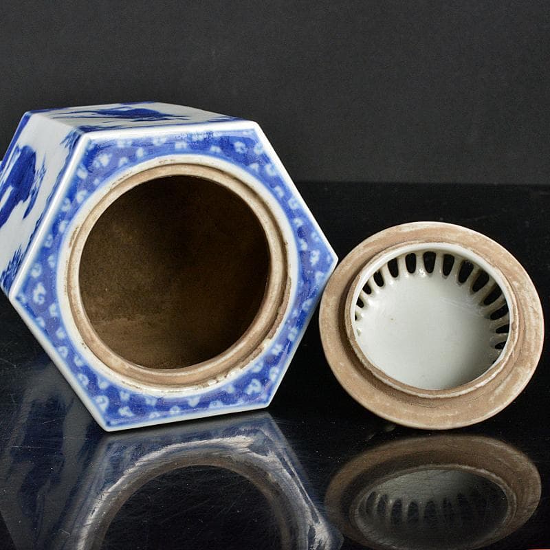 九谷焼　古九谷　染付　山水人物文　六角香炉　時代箱付　V　R5819