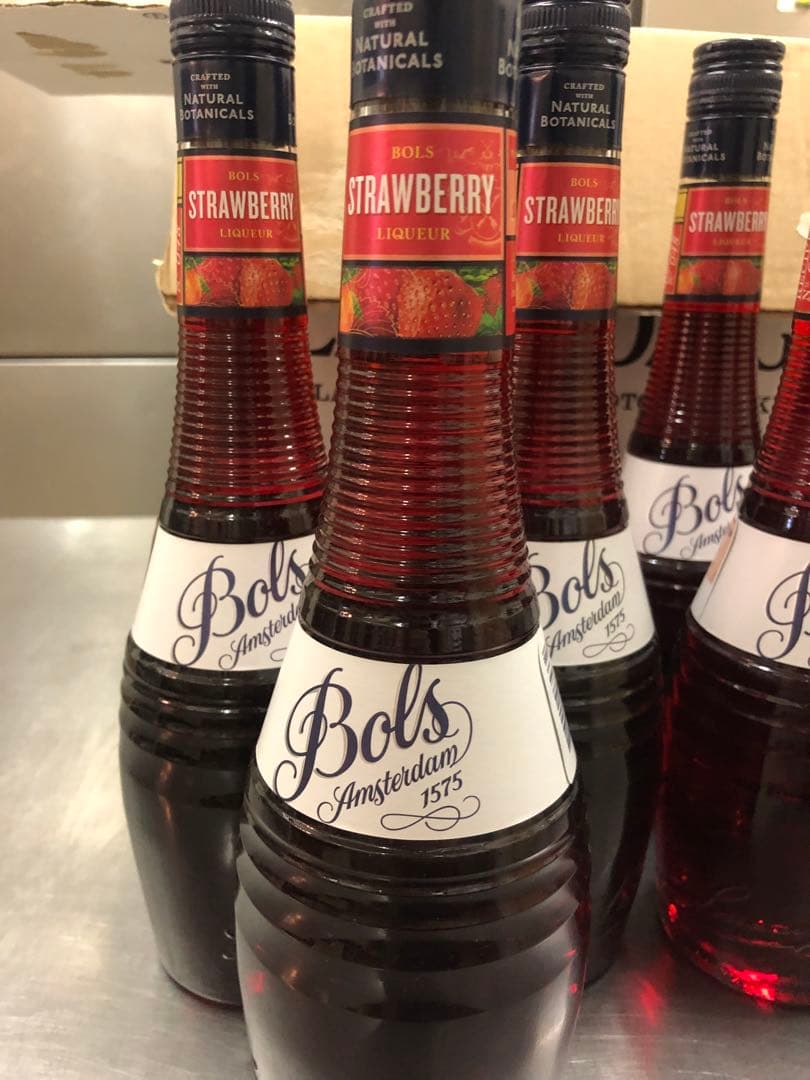 新ラベル　Bols ストロベリーリキュール 700ml 9本セット