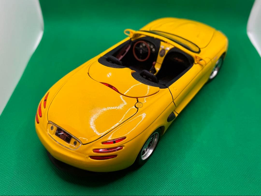 Maisto スポーツカー イエロー 1/18