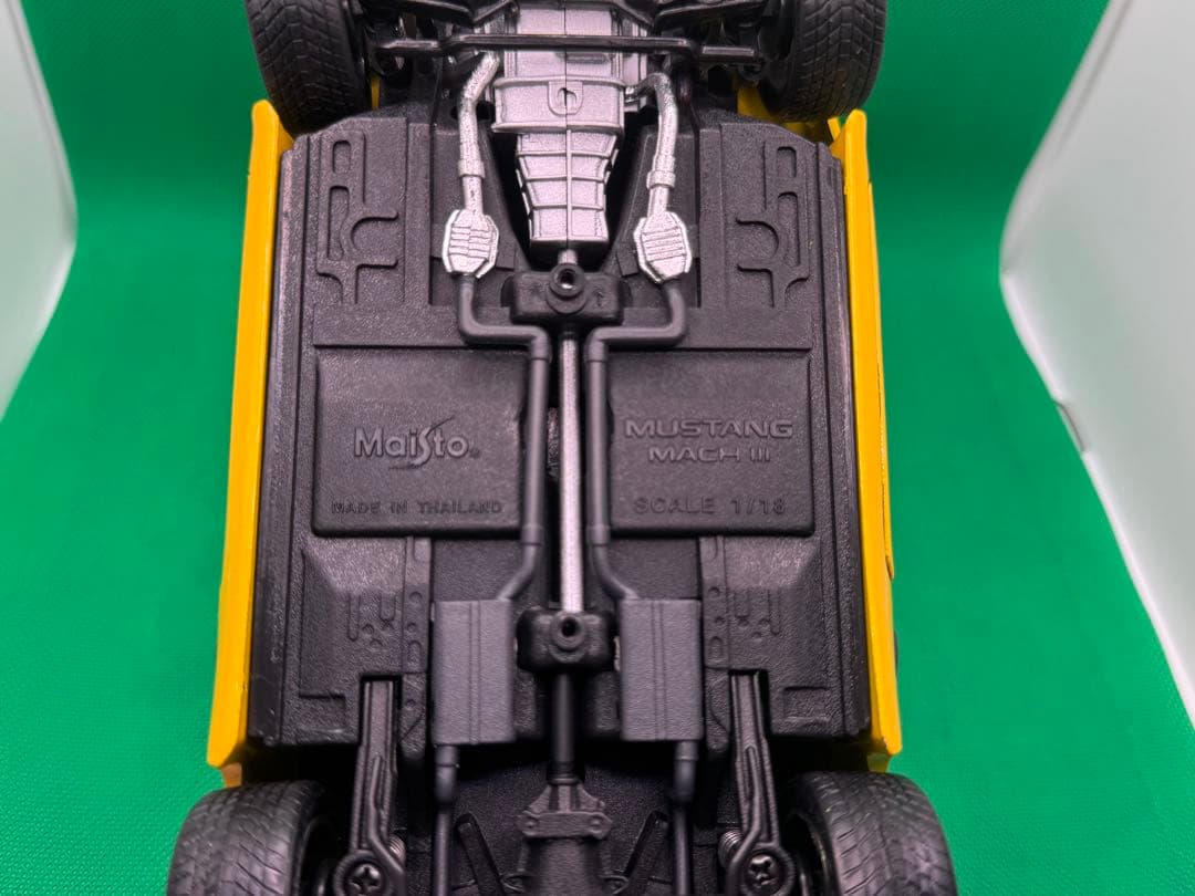 Maisto スポーツカー イエロー 1/18