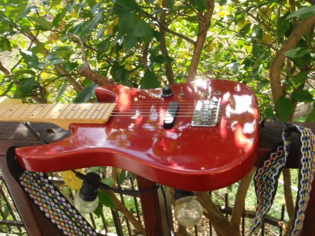 SYNSONICS エレキギター　スピーカー内蔵　よく鳴る