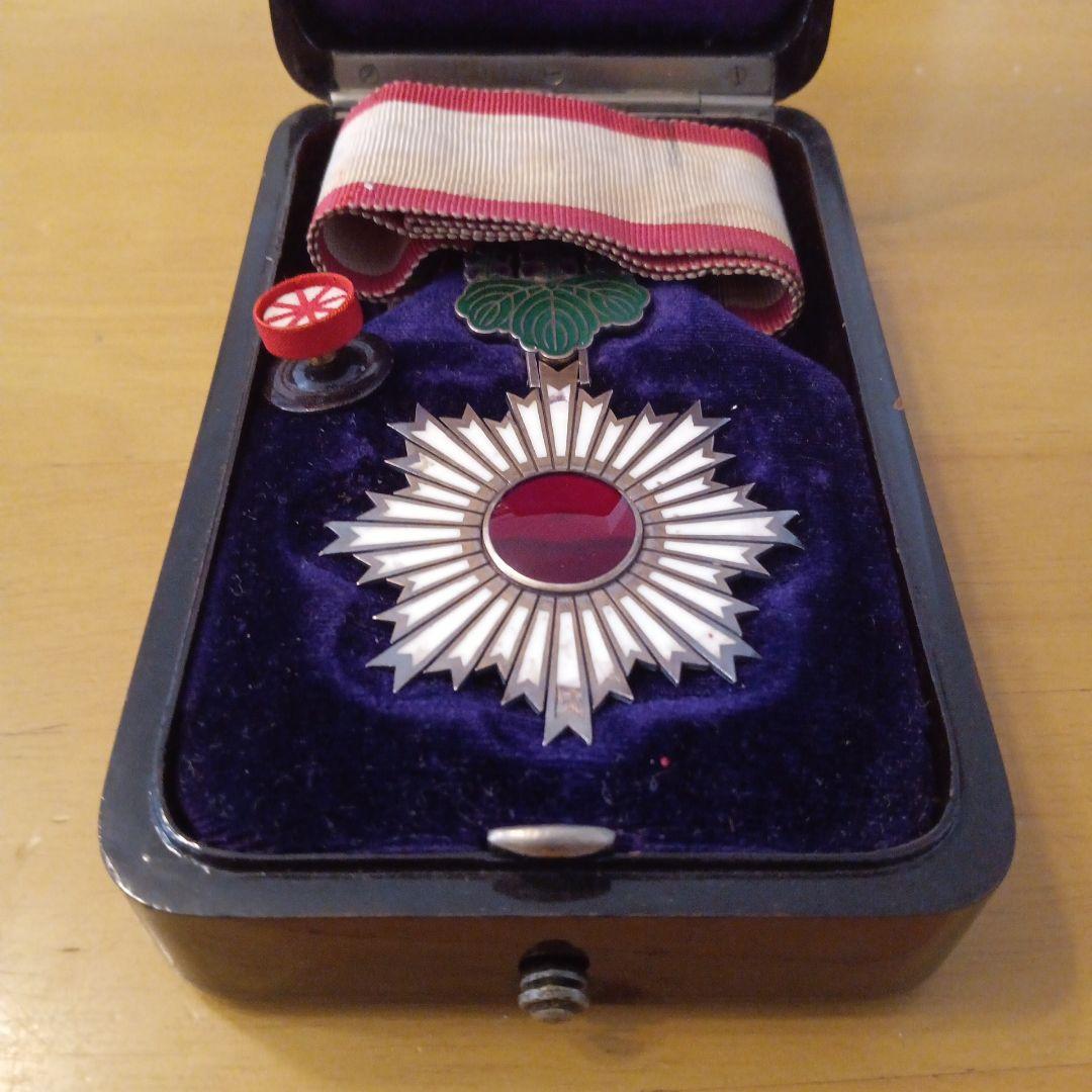 【激レア 美品】明治勲章 初期型 勲三等旭日中綬章 ボタン型 勲章 褒章 完品