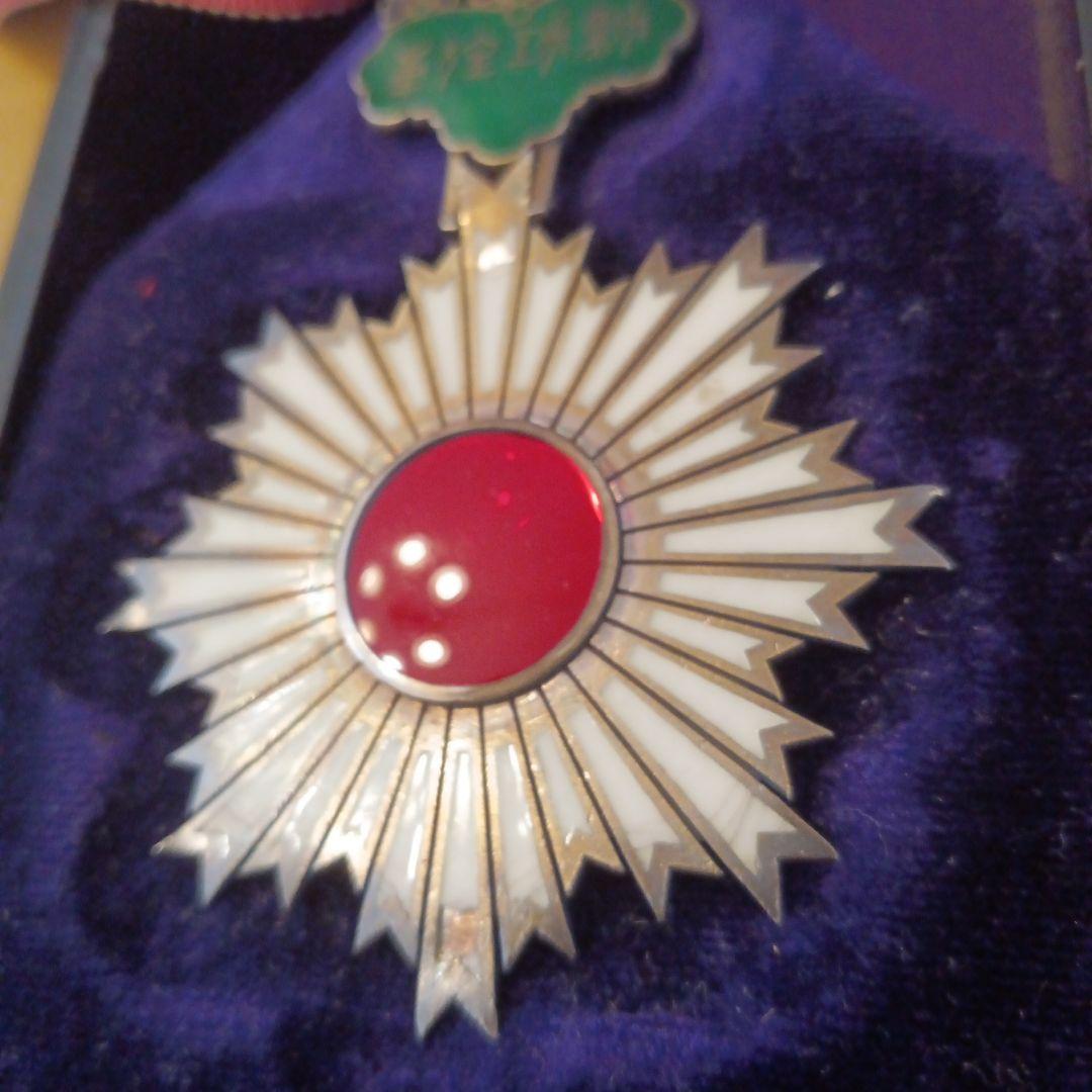 【激レア 美品】明治勲章 初期型 勲三等旭日中綬章 ボタン型 勲章 褒章 完品