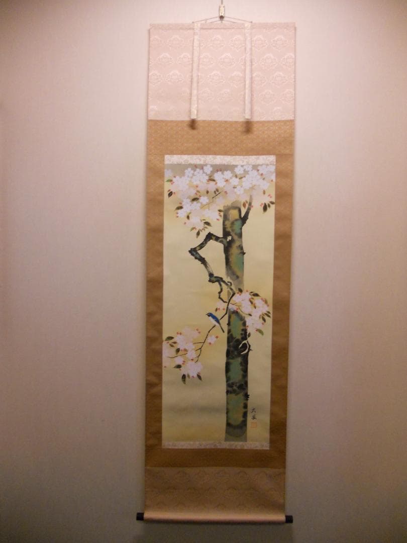掛け軸 小川大鳳 桜に瑠璃鳥 絹本 希少 軸装 茶道具 掛軸 美品 です。