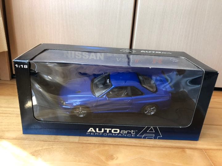 オートアート　NISSAN スカイラインGT-R V-SPEC II