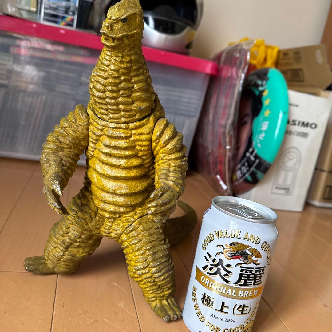 怪獣フィギュア 約30cm 黄色　レッドキング