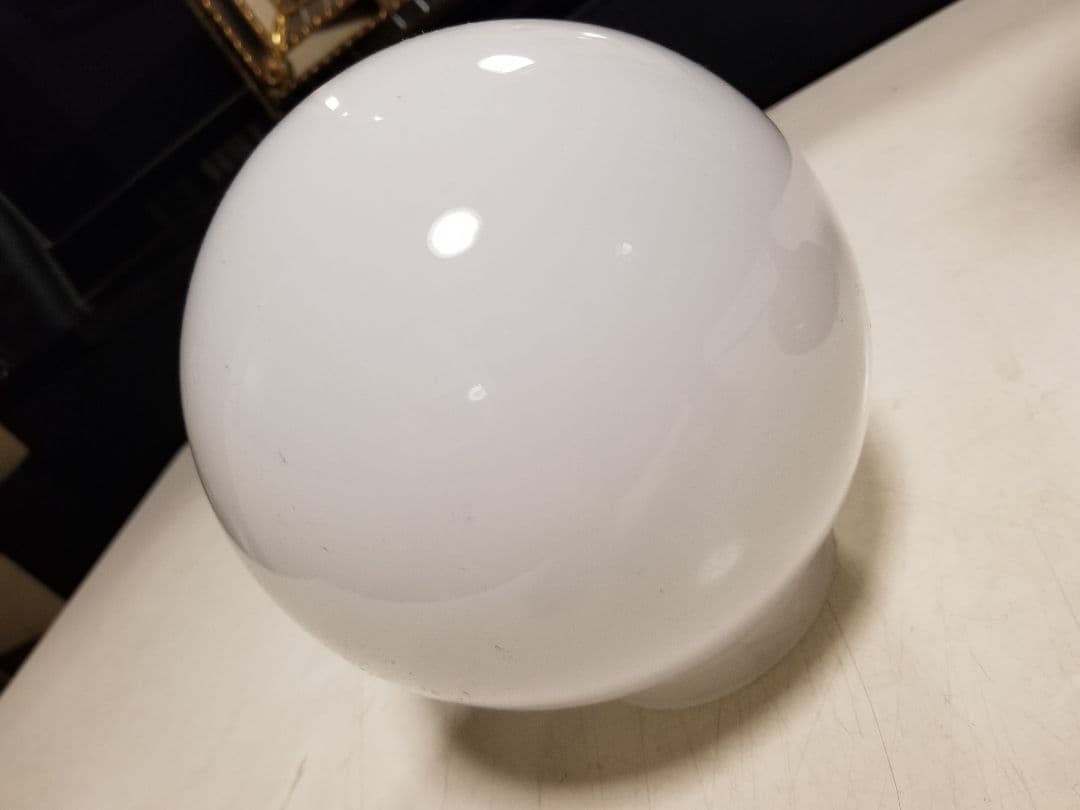 1970's　ミッドセンチュリーモダン　スピンドルポール　乳白硝子　ボールランプ