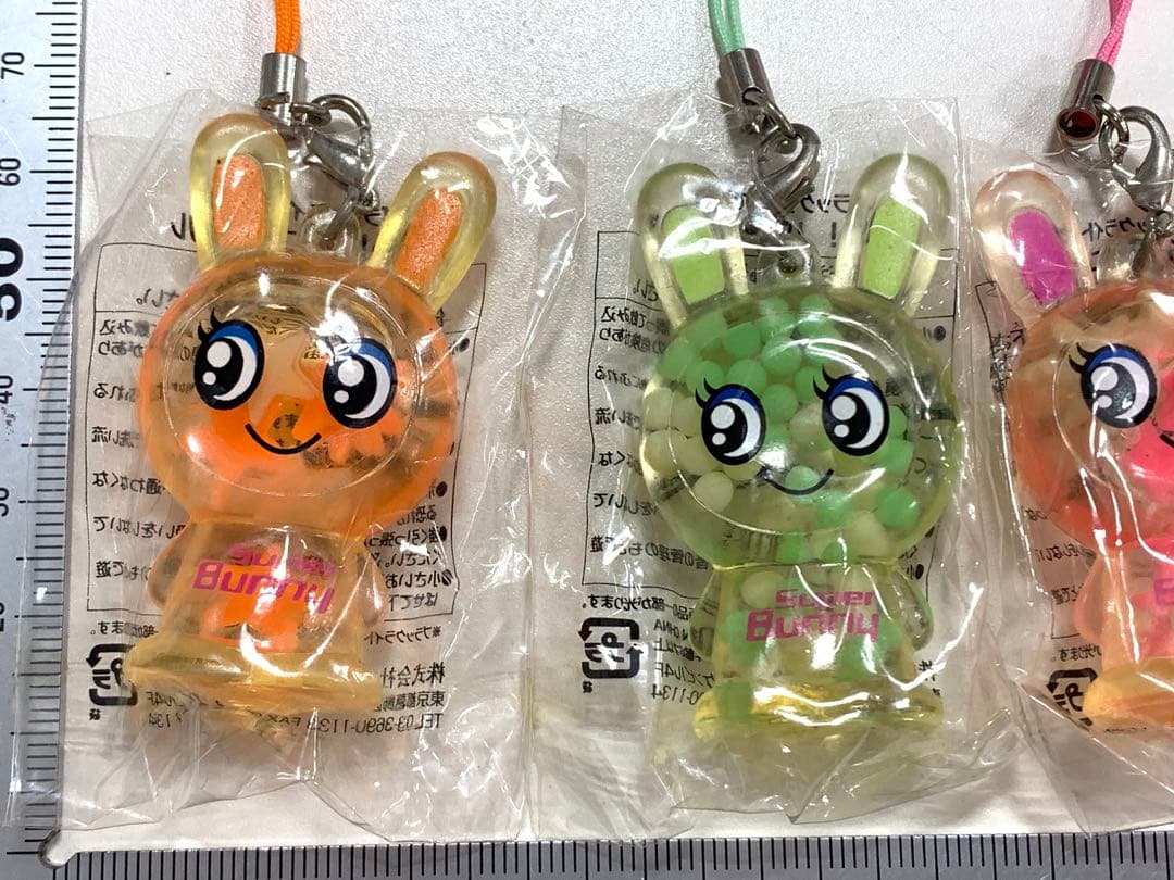 ブラックライトで光る　バニージェル　ストラップ　4体セット　未開封品