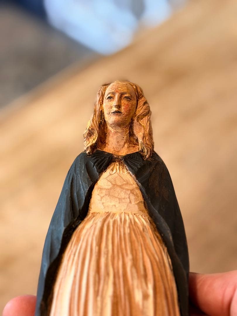 前川秀樹　2009年　像刻　女性マント像