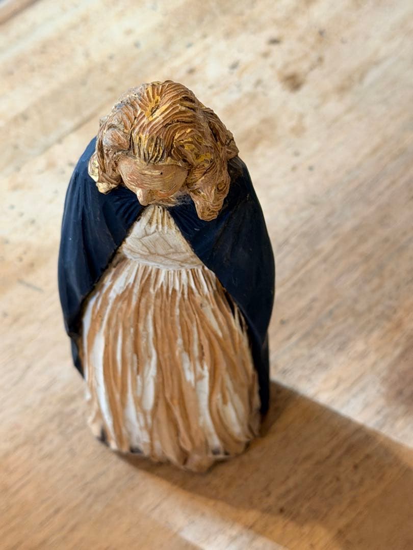 前川秀樹　2009年　像刻　女性マント像