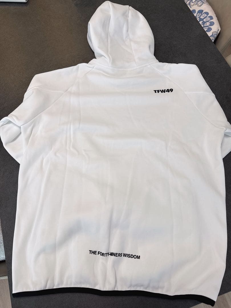 TFW49 フード付きホワイトセーター