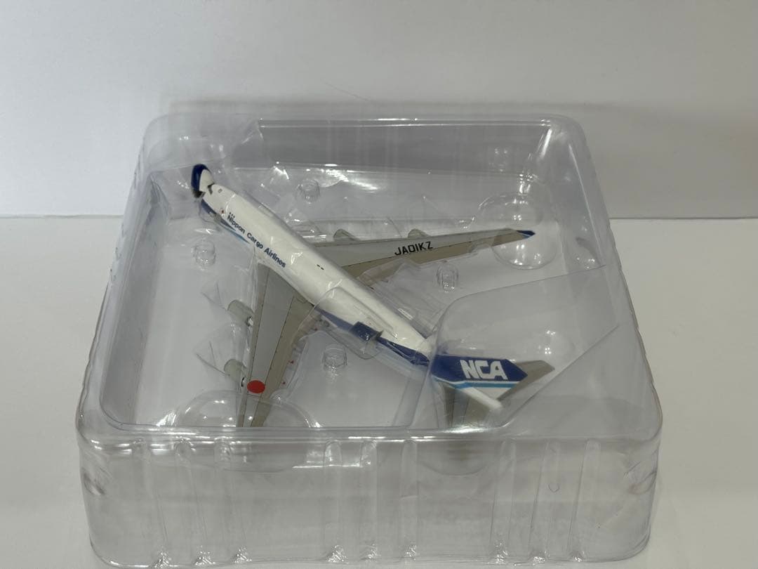 日本貨物航空 747-400F 成田空港ジオラマセット スケール1/400