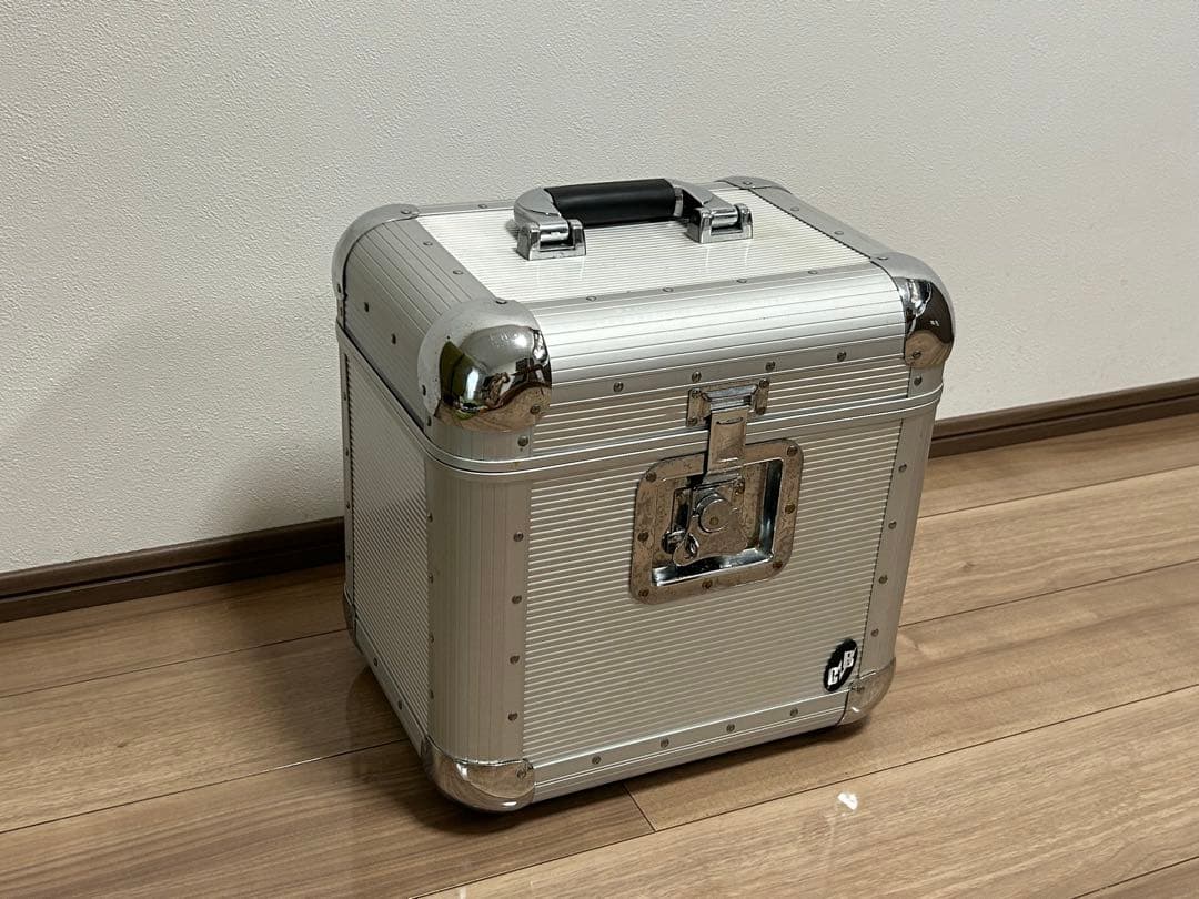 【匿名配送】レコード収納ケース LP版50枚収納 アルミシルバー　DJ機材