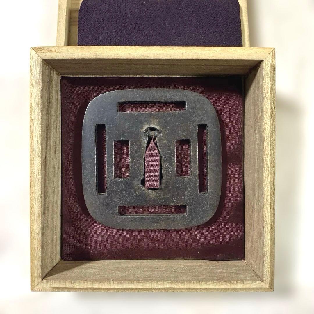 B-56 鍔　鉄地　武具　刀装具　日本刀　骨董品　時代物　美術品　工芸品