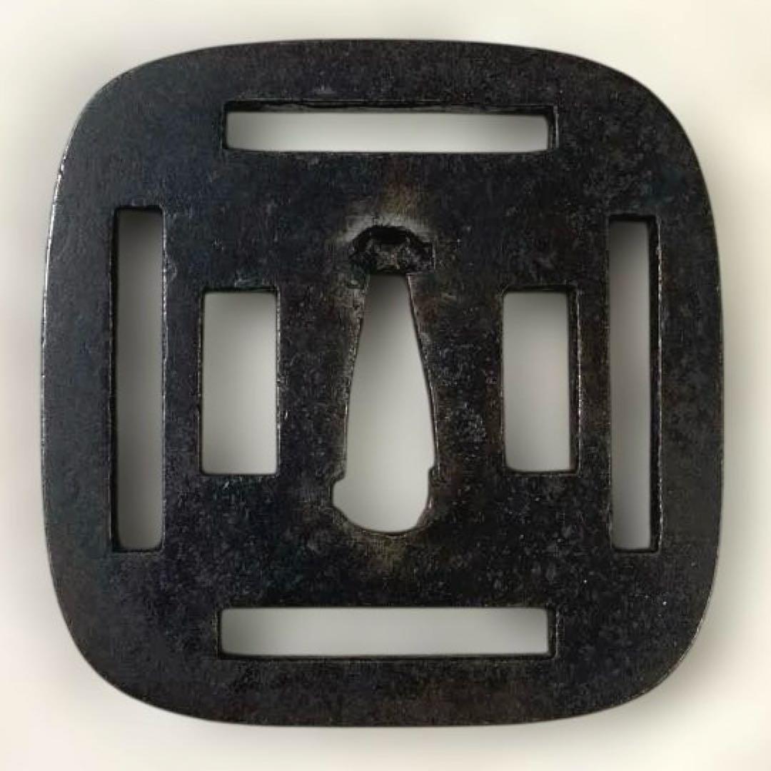 B-56 鍔　鉄地　武具　刀装具　日本刀　骨董品　時代物　美術品　工芸品