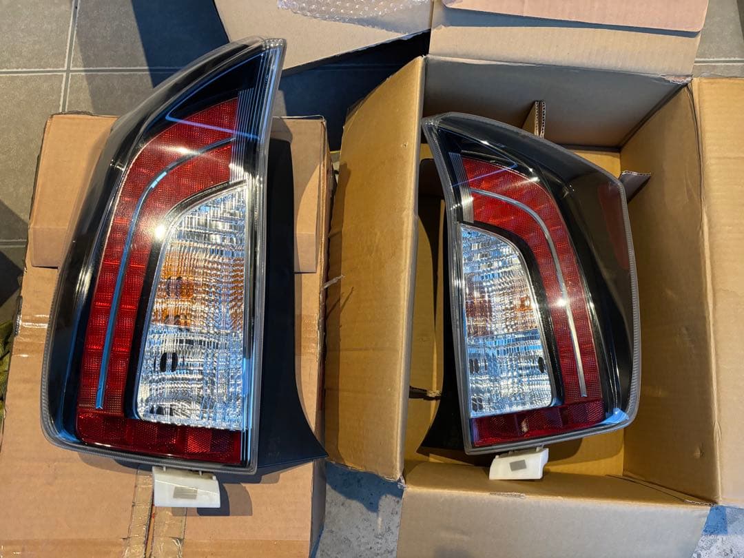 30プリウス 純正G'sテールランプ　ブレーキ全灯化