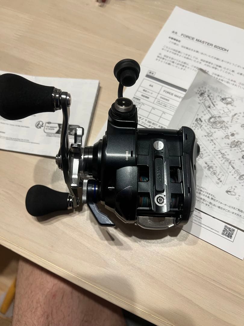 美品　23シマノ電動リール フォースマスター 600ダブルハンドル　右ハンドル