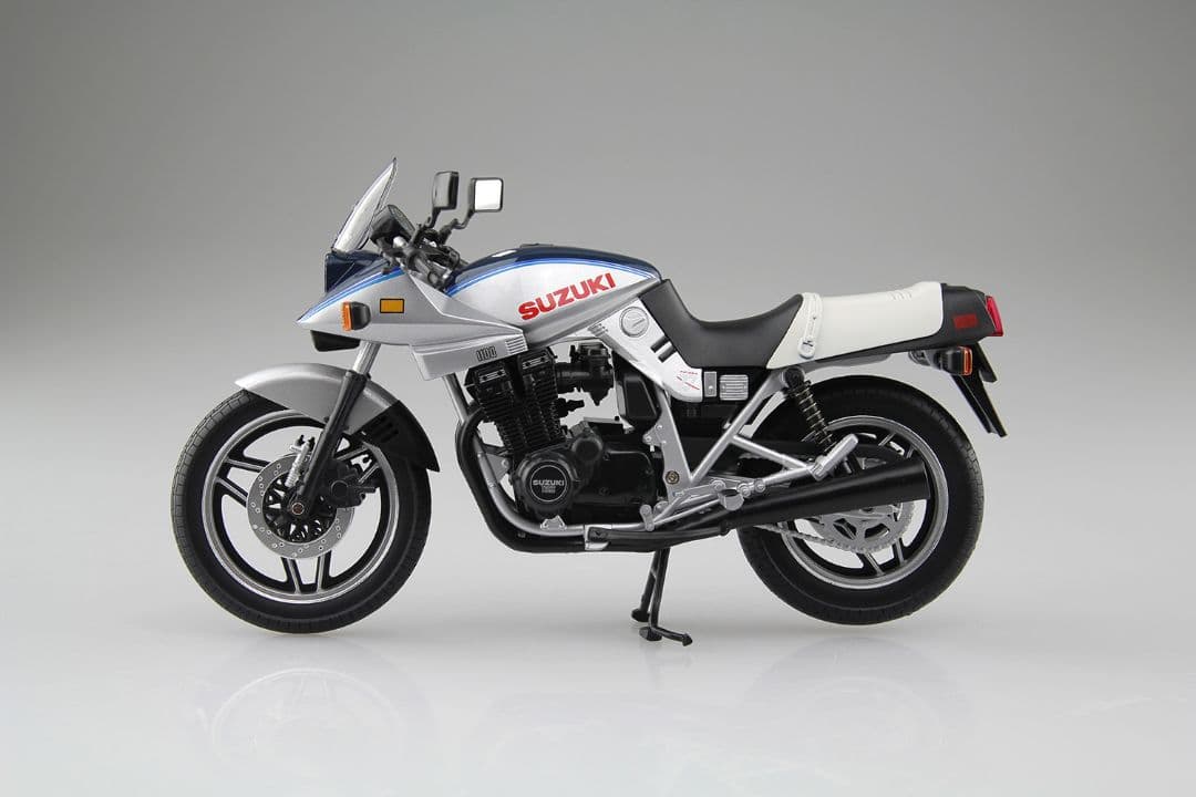 アオシマSUZUKI GSX1100S KATANA 1/12スケール 青/銀