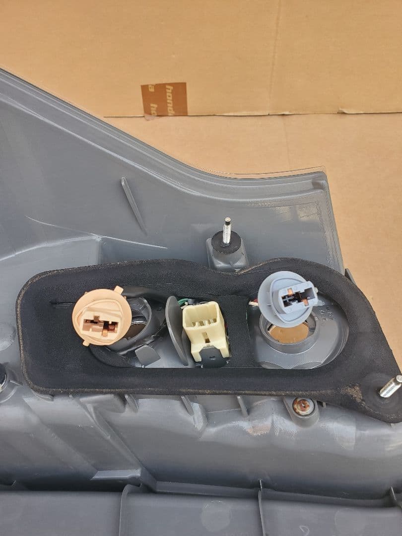 【 良品】☆プリウスアルフア　テールランプ☆