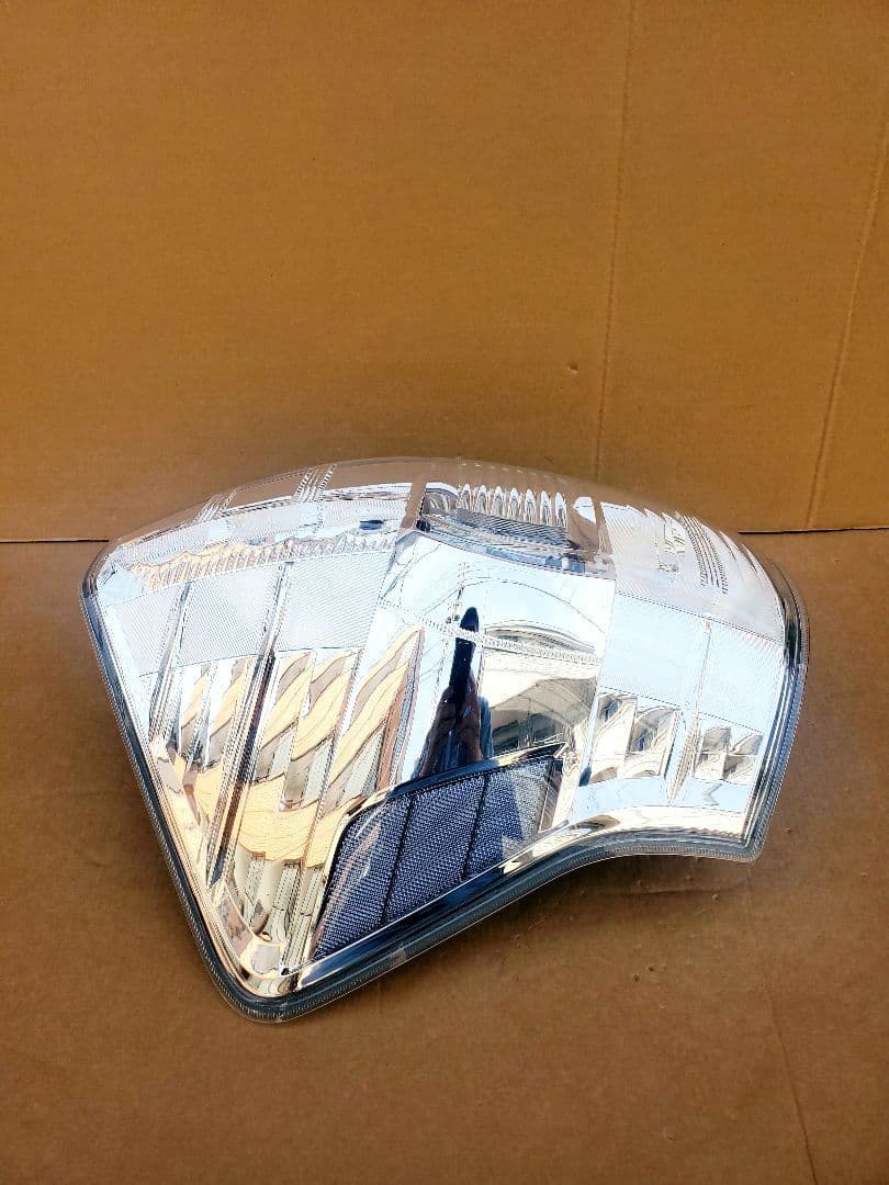 【 良品】☆プリウスアルフア　テールランプ☆