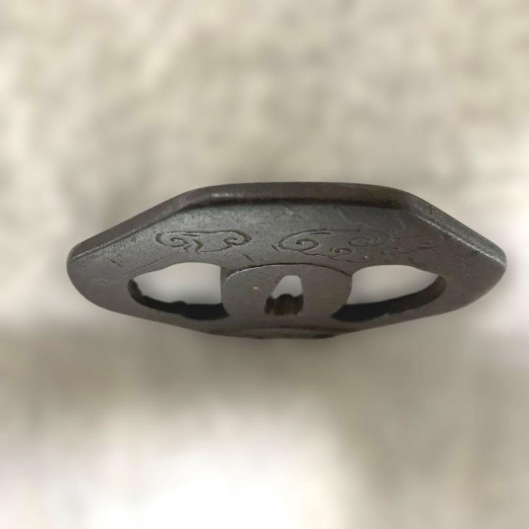 B-18 鍔　つば　木箱付き　武具　刀装具　鉄製　装飾品　日本刀　美術品　工芸品