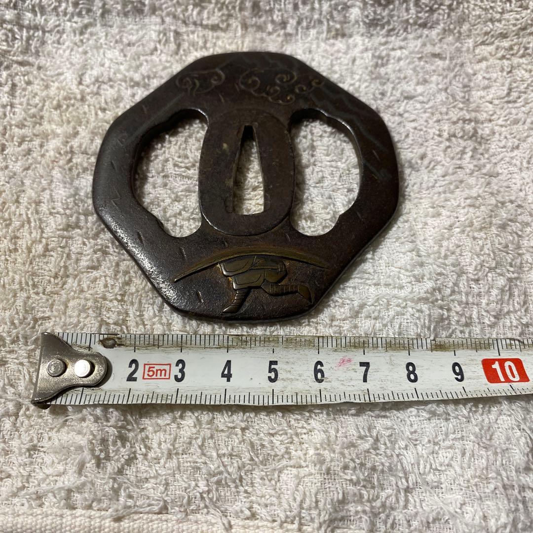 B-18 鍔　つば　木箱付き　武具　刀装具　鉄製　装飾品　日本刀　美術品　工芸品