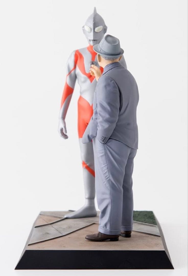 新品未開封　限定生産300個 1/12 円谷英二氏とウルトラマン スタチュー