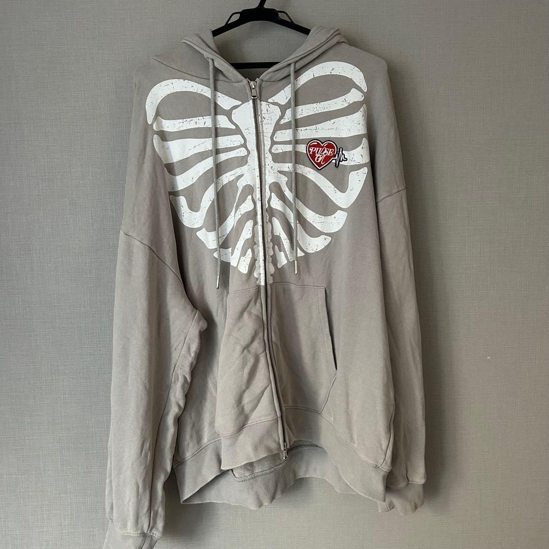 treasure PLUSE ON パーカー Lサイズ