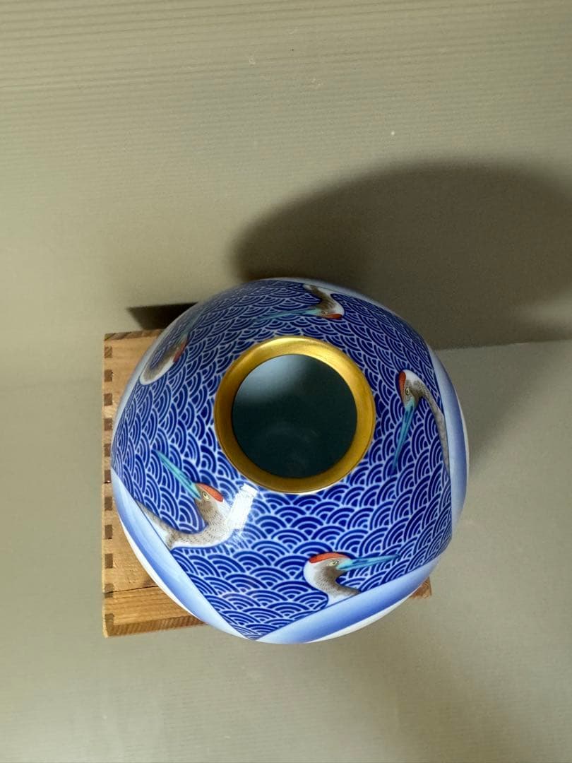 2193 香蘭社　鶴絵　青海波　花瓶　金彩