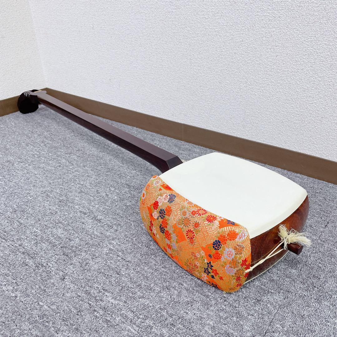 三味線 子持ち綾杉彫り 金細 中棹 K9 一本溝 高級 紅木 和楽器